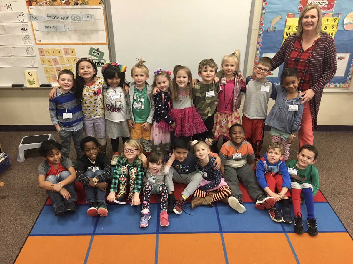 MrsAllen_whes's tweet photo. Wacky Wednesday for the win at @WHE_Whiskers ! #ReadAcrossAmericaWeek #wackywednesday #groWHere https://t.co/BVXE2d8XI3