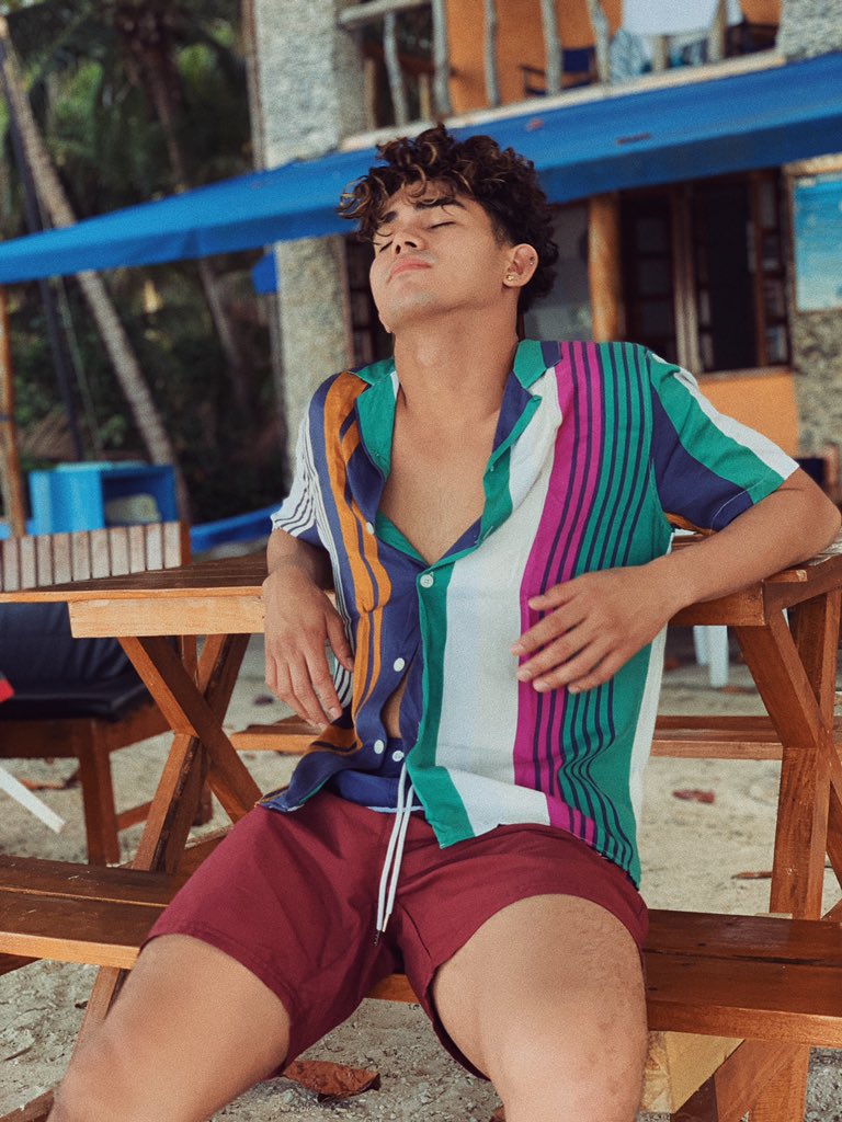 InigoDPascual's tweet photo. Yung ginigising ka sa umaga pero ayaw pa ng katawan at kaluluwa mo... 😂🌴🌊 https://t.co/gjDjVA53QK