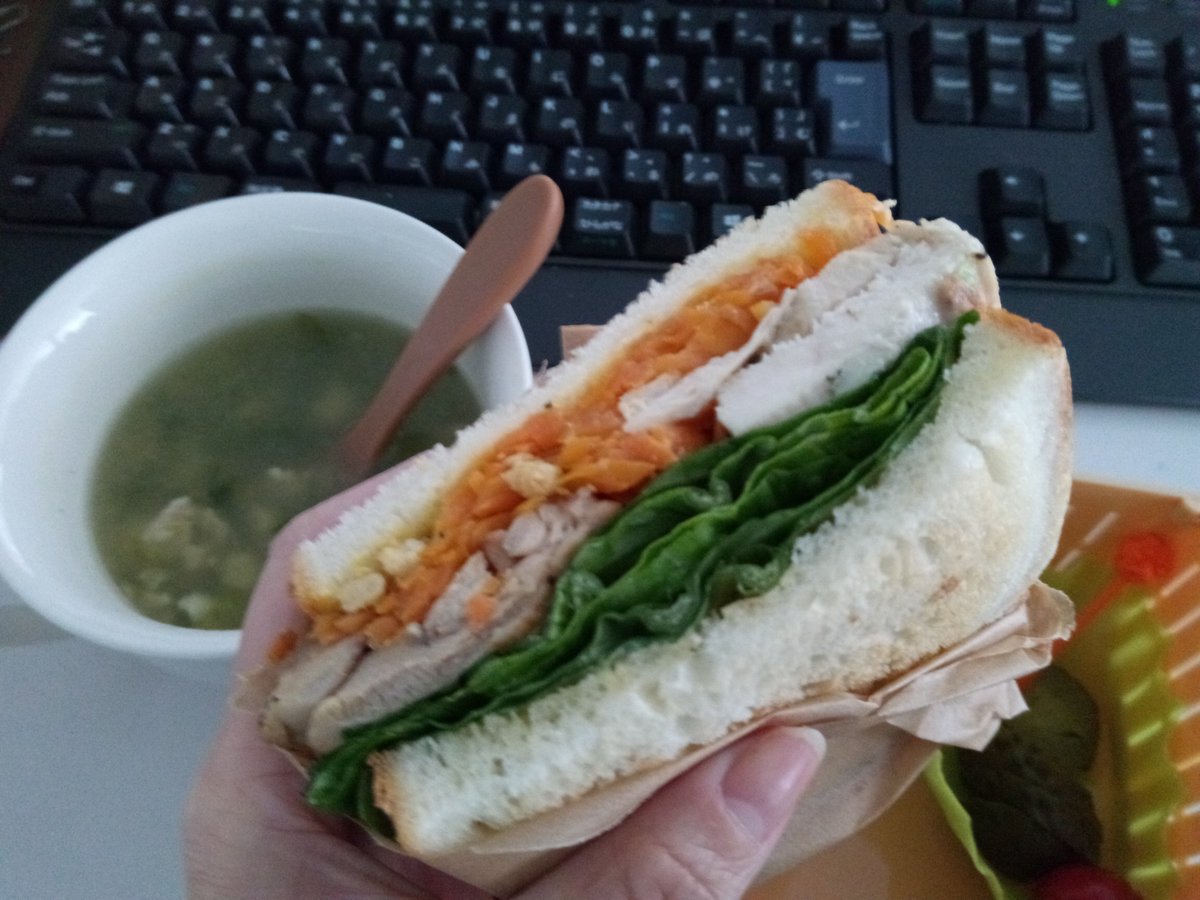 ユイガ No Twitter 今日の昼ご飯 サンドイッチ 照り焼きチキン サラダチキン レタス にんじんしりしり ロメインレタスと卵のスープ セブンの金の食パンでわんぱくサンド 付け合せはピクルス お弁当 お弁当記録 ユイガ No Twitter 今日の昼ご飯 サンドイッチ 照り焼きチキン サラダチキン レタス にんじんしりしり ロメインレタスと卵のスープ セブンの金の食パンでわんぱくサンド 付け合せはピクルス お弁当 お弁当記録