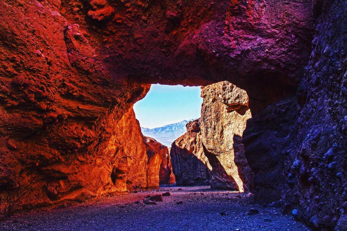 Staciianna's tweet photo. I was surprised how many colors I drew out editing, quite different look. #photography #photographer #deathvalley @DeathValleyNPS #nationalpark https://t.co/MHBcyiuUsq