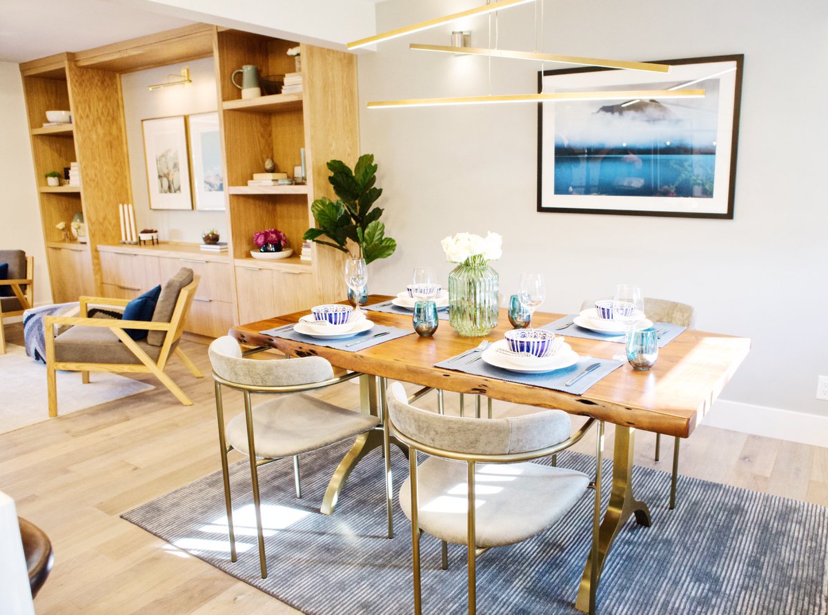 JonathanScott's tweet image. Loved renovating and designing this house to include unique features to fit a beautifully unique couple. Click the link to go #InsideTheDesign of tonight’s episode of #PropertyBrothers. bit.ly/2TmvZhz