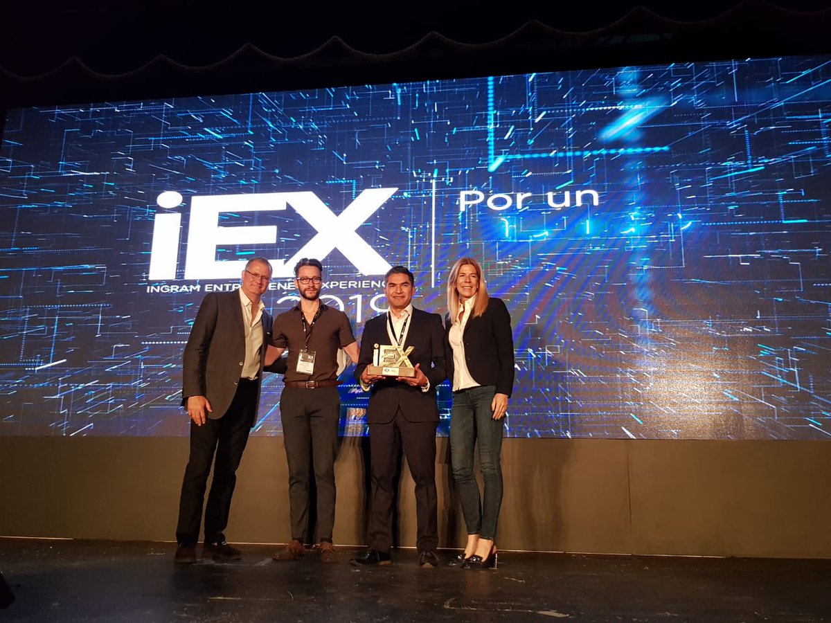 Boletin_Compu's tweet photo. Felicidades a los 15 finalistas de #IEX2019 | Luis Férez, VP &amp; CCE de @IngramMicroMx, y Renée Bergeron, Sr VP Cloud Global Channel, durante la premiación de Ingram Entrepreneur Xperience https://t.co/stQfufJ2wb