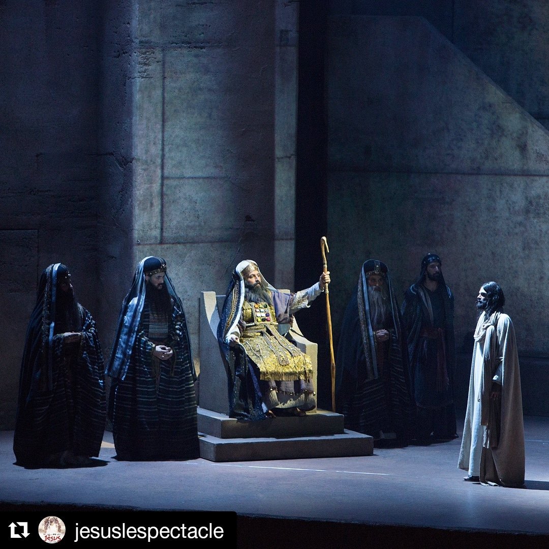 Massyholics's tweet photo. #JésusLeSpectacle EnImages Des décors épurés sublimés par les jeux de lumière✨
📸 Philippe Mazzoni
.
#tb #premiere #spectacle #Repost #Jesus #christophebarratier #pascalobispo #MikeMassy #annesila #crysnammour #olivierblackstone #gregorydeck #clementverzi #jeffbroussoux #solal https://t.co/NiVL6cpL8C