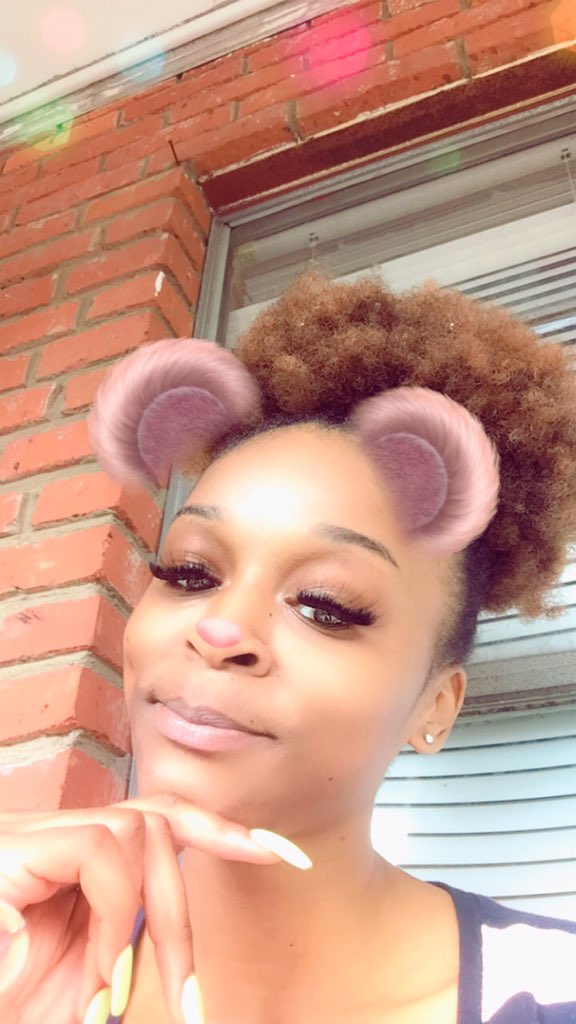 thatsaakilah_'s tweet photo. fuck im pretty 🥰💋 #singleeee https://t.co/ikuLbtvzaO