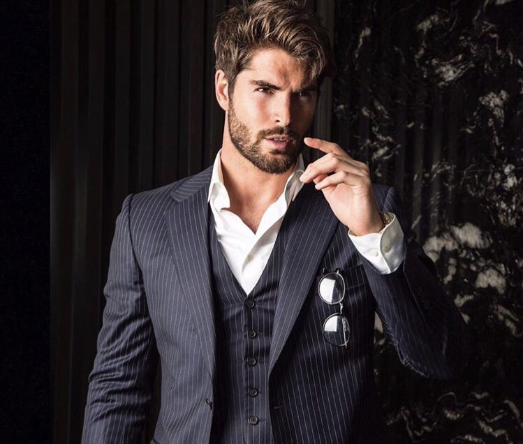 Rowena wears red
Luci’s heart is cold 
Now get on your knees and do what your told. 😉
“Mr. Morningstar will see you now”