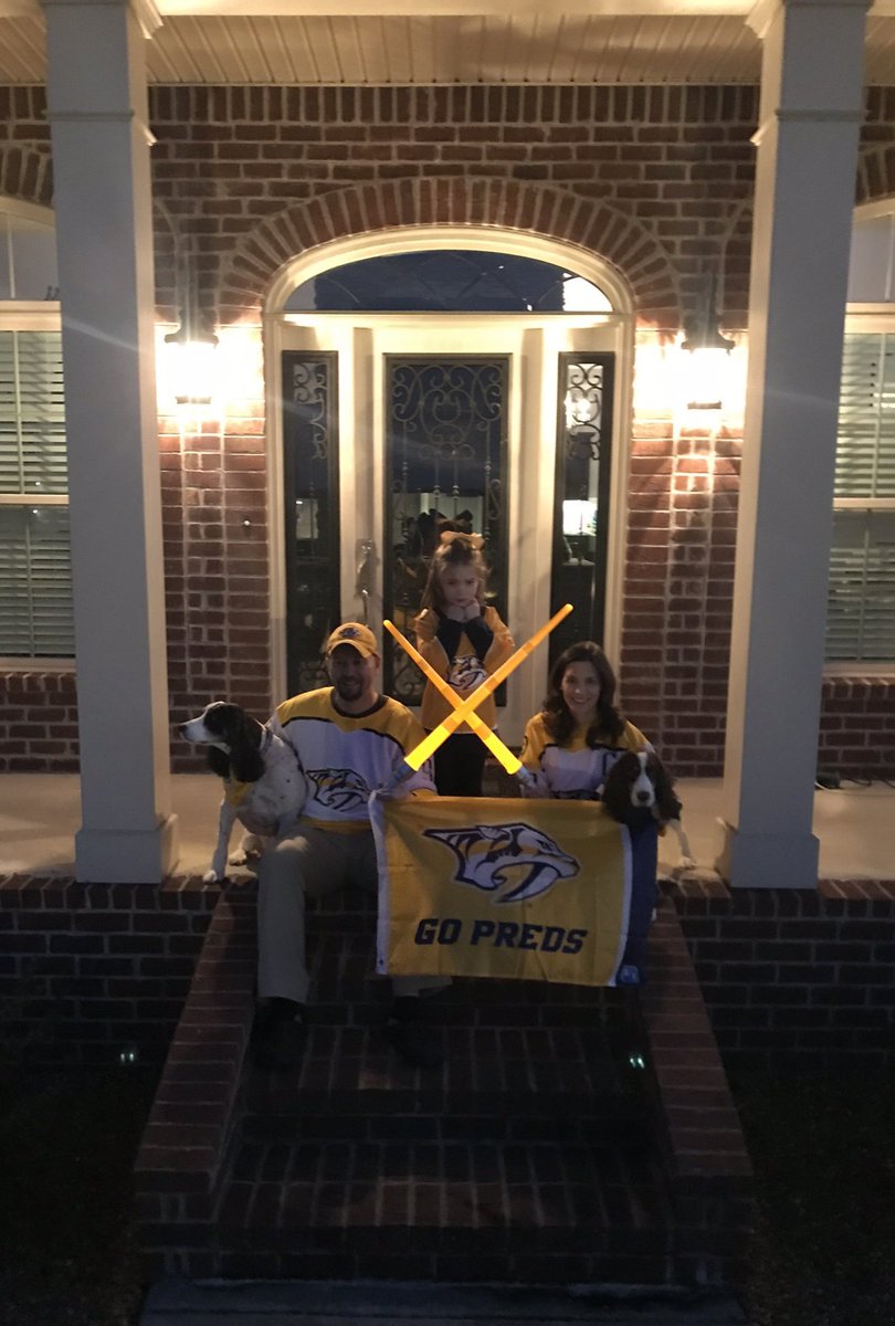 MrsCoachLane's tweet photo. Our neighbor spent 53 minutes & took over 53 pictures & I don't think the 5 of us (3 humans) ever looked at the camera at the same time, but this is what we got. Being a #Preds fan is a 5th/3rd better than being a Jets fan. 💛💙Jets Suck! @FifthThird @PredsNHL #enter #53predsfan https://t.co/temJ5KZccg