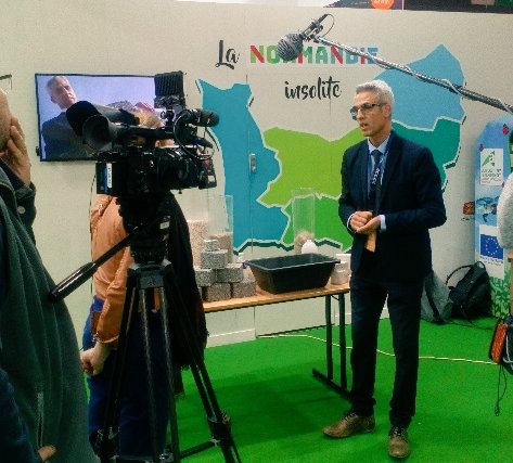Agri_Normandie's tweet image. #SIA2019 La #Normandie insolite et l'@ESITCCaen présentent les Eco-pavés à base de coquilles. Découvrez aujourd'hui ce matériau #écologique et #innovant !