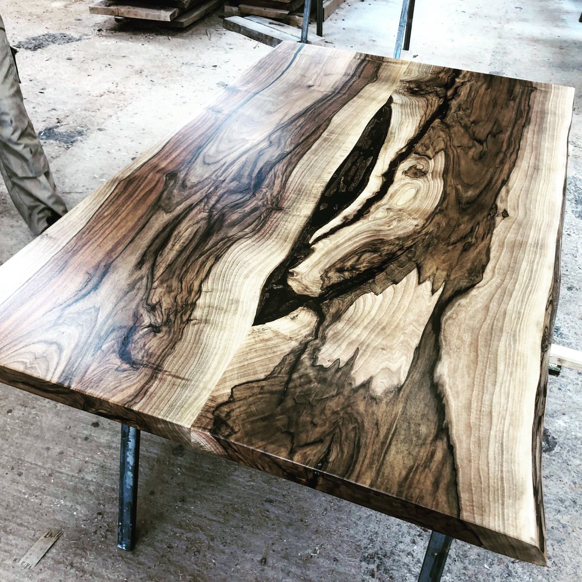 EarthyTimber's tweet photo. 1500x~900mm Wild Walnut Breakfast Bar delivered yesterday to our nature loving customers in Manchester
https://t.co/z6F5sCswmj
#breakfastbar #walnutbar #liveedgebar #waneyedgebar #naturaledgebar #liveedge #bartop #bar #naturalwoodbar #slabbar @EarthyTimber @Timberdeal https://t.co/IdleCv4Z8O