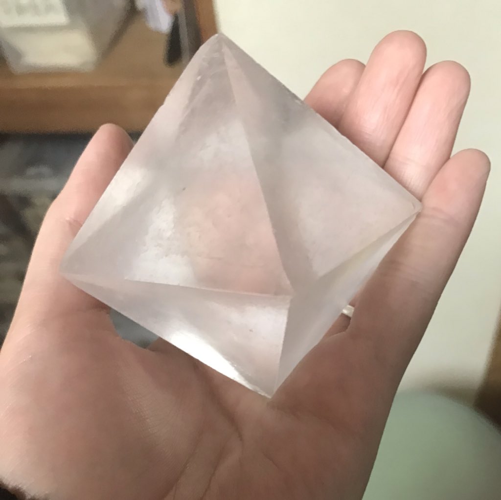 半年かけて育てたミョウバンの結晶 インパクトがすごい 飛行石じゃん まさに努力の結晶 Togetter 半年かけて育てたミョウバンの結晶 インパクトがすごい 飛行石じゃん まさに努力の結晶 Togetter