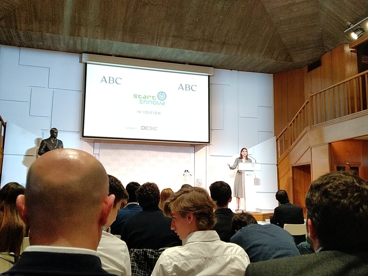 SemperEaden's tweet photo. Empezamos!!! #startinnovaABC @EPJaveriana @cdamasm https://t.co/KfU4nTnsZ2