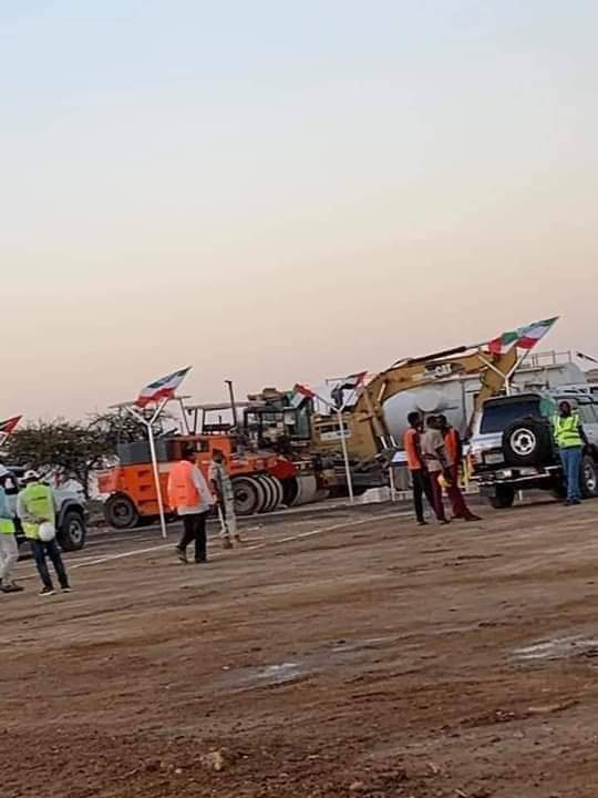 Munatosane's tweet photo. The presidents of the Republic of #Somaliland @musebiihi and the Somali state of #Ethiopia Mustafe Cagjar have jointly laid the foundation stone of the road linking #Berbera &amp; #Wajale cities "Berbera Corridor".
The corridor is part of @DP_World agreement with #Somaliland. https://t.co/SfMIU06Wpp
