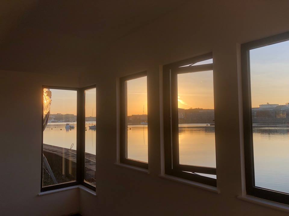 yachthavenquay's tweet image. **Brand new** WATERFRONT MEETING ROOM! 
Now available to rent by the day, a brand new waterside meeting/training room here at Yacht Haven Quay.
Call for enquiries: 01752 481190