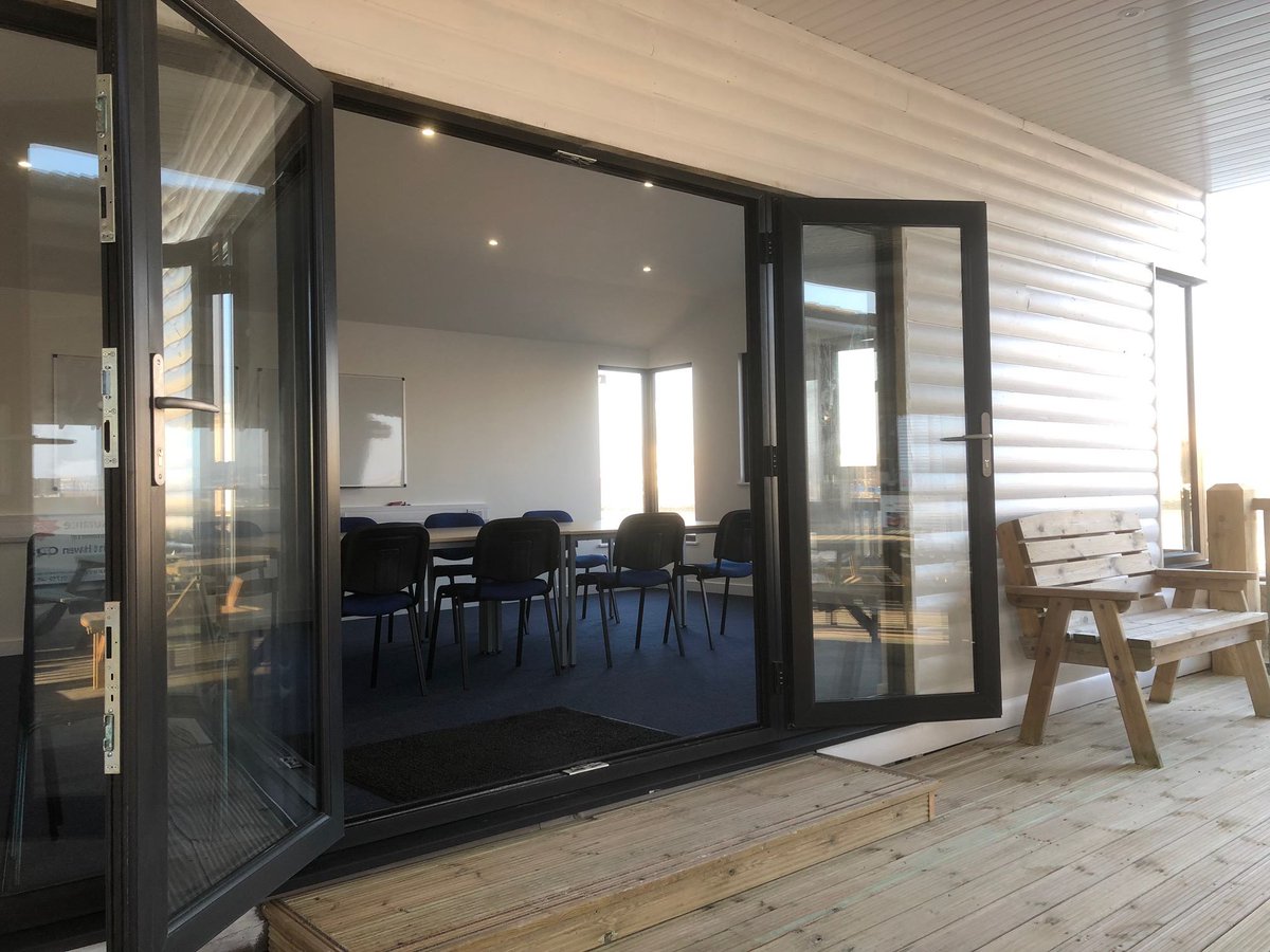 yachthavenquay's tweet image. **Brand new** WATERFRONT MEETING ROOM! 
Now available to rent by the day, a brand new waterside meeting/training room here at Yacht Haven Quay.
Call for enquiries: 01752 481190