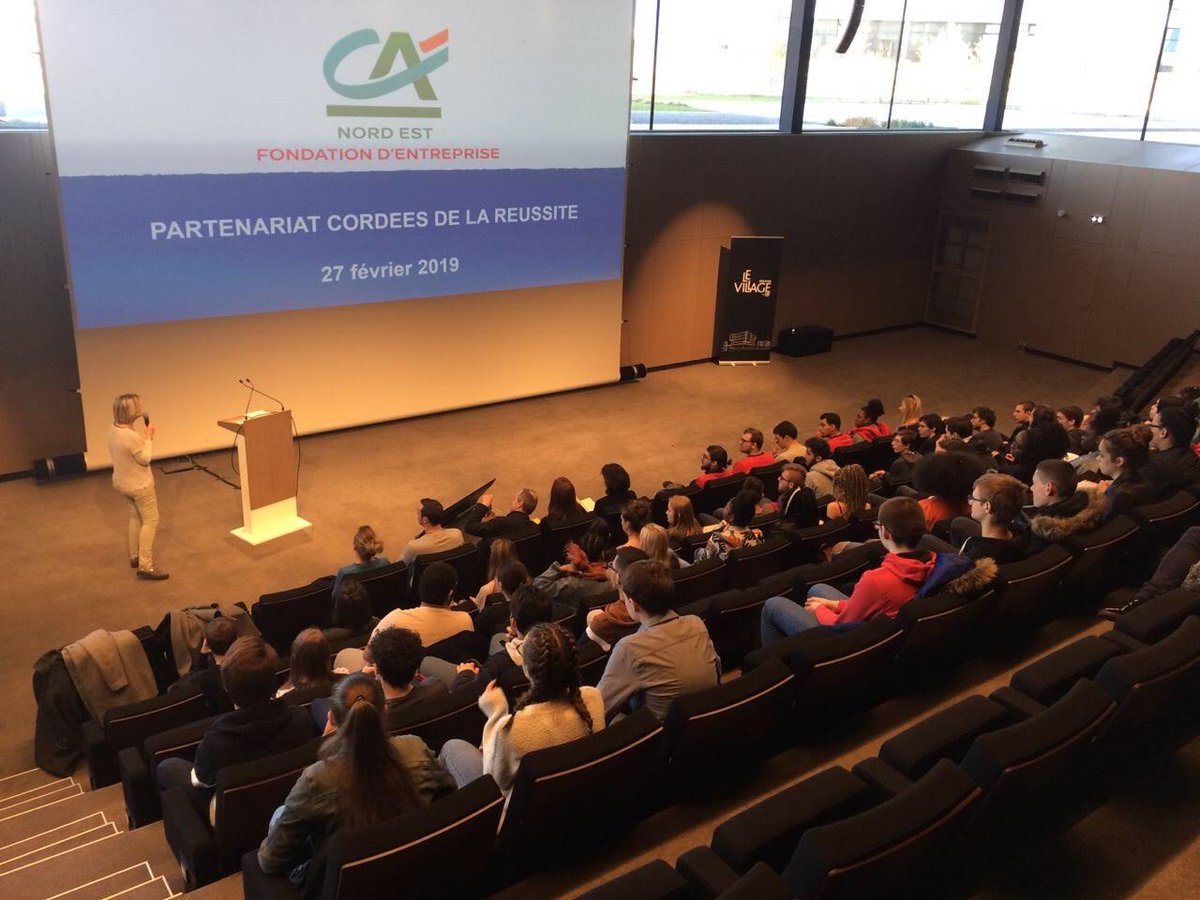 NEOMAbs's tweet photo. #Solidarité, #Proximité et #responsabilité: 3 valeurs portées par le Crédit Agricole et nos étudiants de @Preparemois à l'occasion d'une visite organisée hier dans le cadre des "Cordées de la Réussite" #NEOMAbs ! Merci @VillageCAReims pour votre accueil😊#Reims #RSE #startup https://t.co/TQGwYsRxpC