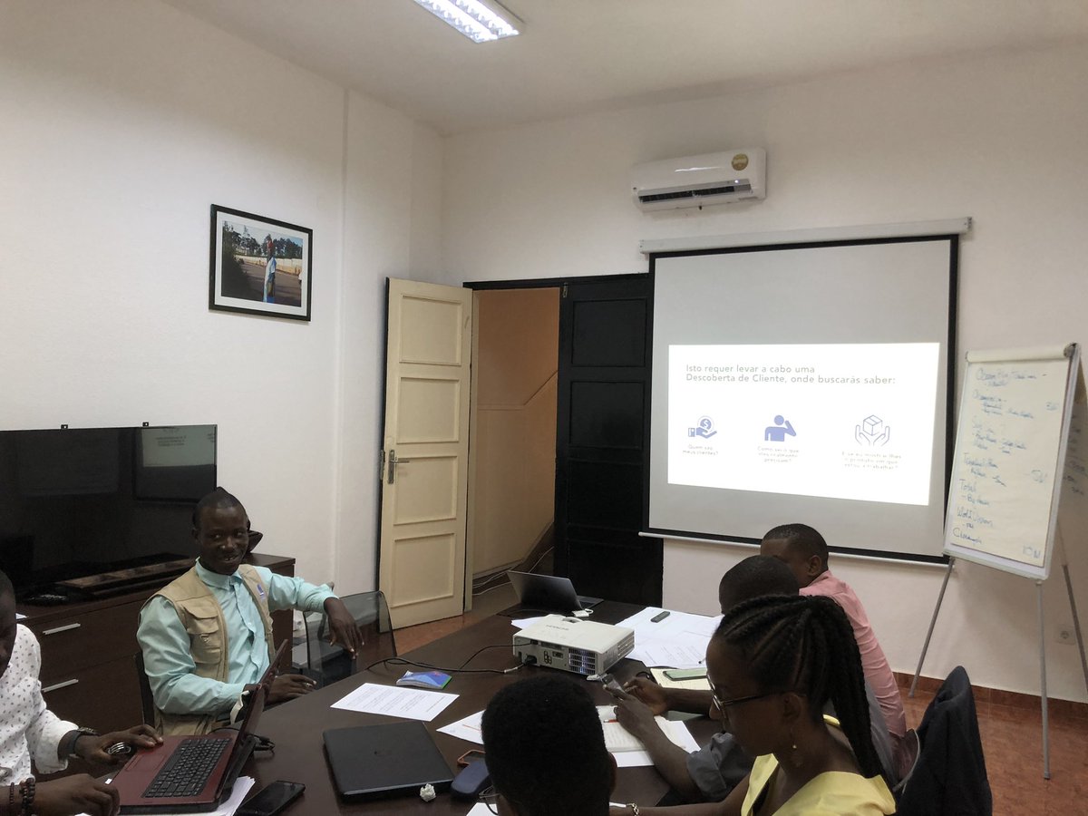 Está semana tivemos uma sessão sobre Customer Development, e os processos de descoberta de clientes *** This week we had a session about Customer Development

#orangecorners #orangecornersao #entrepreneurship #innovation #empreendedorismo #inovacao #startups #angola