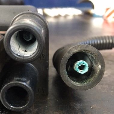 PaceAutoWerks's tweet photo. A faulting ignition lead and coil from an AMG SLK32.
#PerthLife #PerthCity #PerthIsOK #PerthWA #PerthCars #LuxuryCarsPerth #PerthEveryday #BMW #Audi #Mini #Volkswagen #VW #Mercedes #Porsche #Perthgram #PerthBusiness #CityofPerth #PerthSmallBusiness #PerthCarScene #AMG #SLK32 https://t.co/qQEQMZcqfx