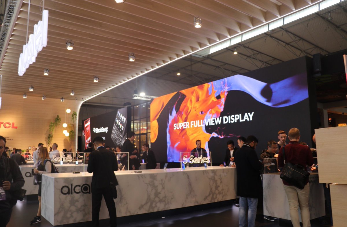 alcatelmobileFR's tweet photo. Dernier jour au #MWC2019 à Barcelone. 🇪🇸
#MakingTheFutureIntelligent https://t.co/oxcL4DNCBS