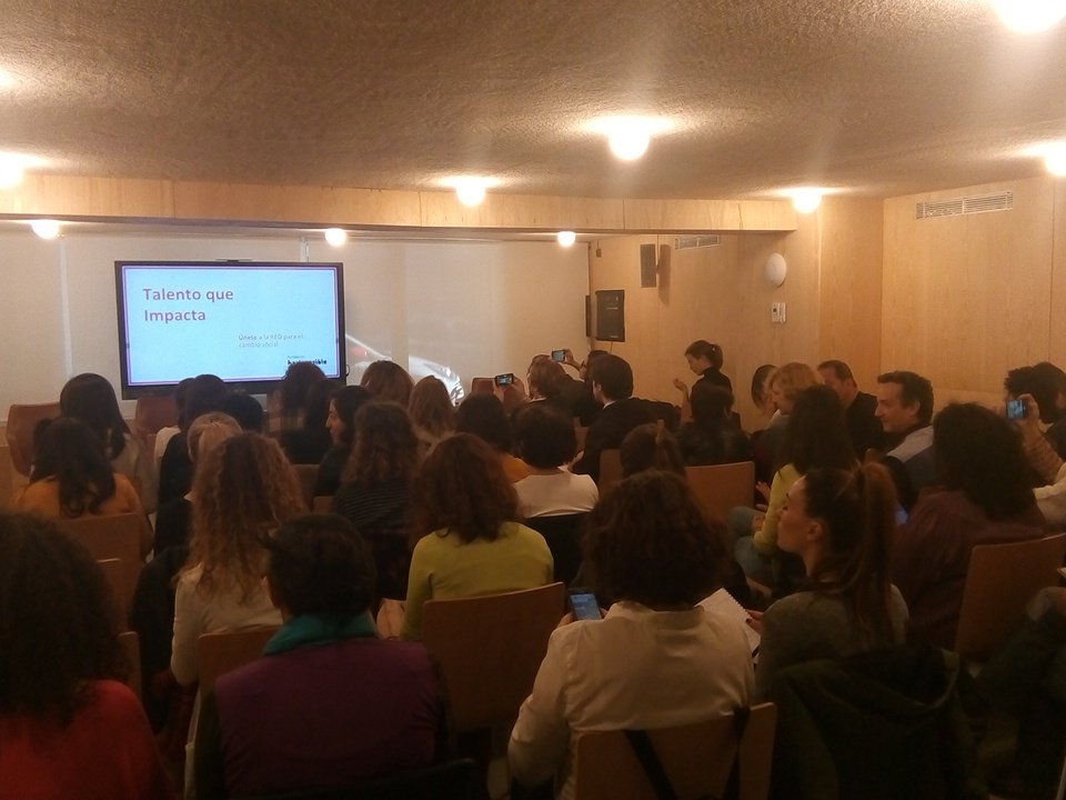 Hazloposible's tweet photo. Increíble acogida para la presentación de la #redtalentoqueimpacta. Muchas gracias a tod@s por venir! https://t.co/E1vEAmDJwR