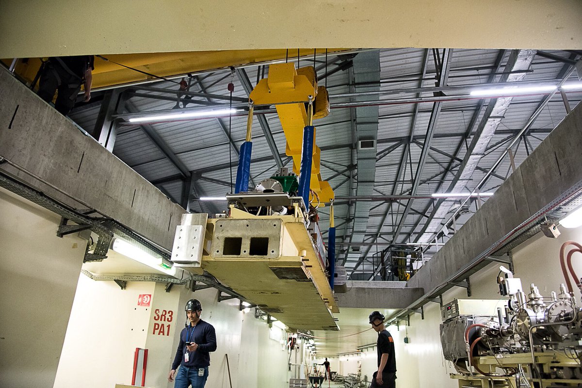 esrfsynchrotron's tweet photo. #BreakingNews Here it is! The last ESRFโs 3rd-generation girder was lifted out of the tunnel this morning. The end of an era!
Congratulations to all the dismantling teams! ๐๐
Looking forward to installing the #EBS Extremely Brilliant Source. #UpgradingESRF https://t.co/04j6fDDZlo