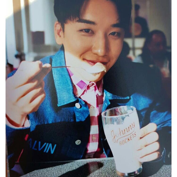 Junviiiii's tweet photo. oppa is the greatest in the word
we will stay with you forever 
and naver stop this love ❤️ https://t.co/kplH5l1zER