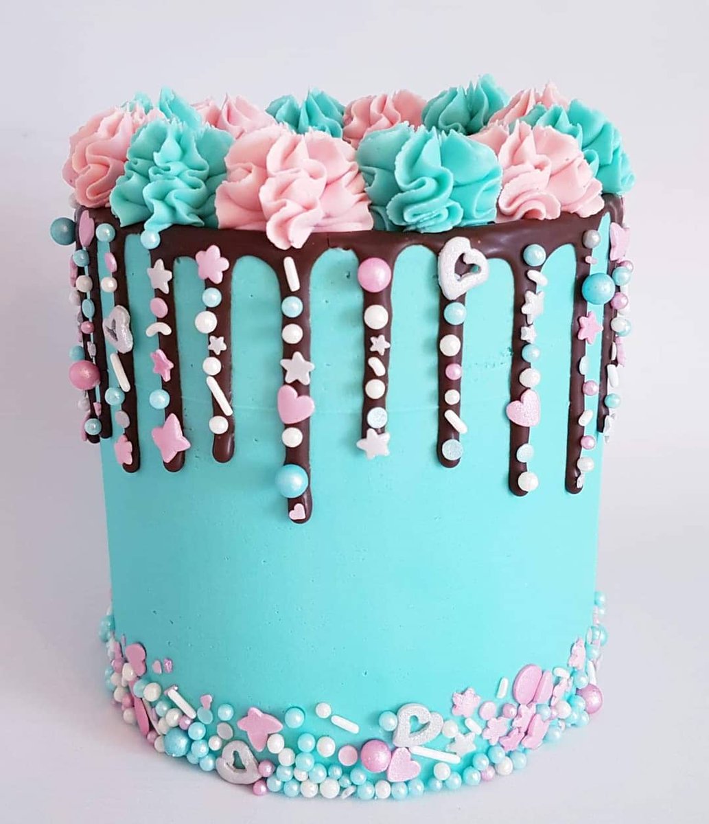 Sprinkles and drip cake class,
One space available.
Saturday 16th March, Rainford.
Learn how to create beautiful drip cakes for all your occasions.

#cakedecorating #dripcake #sprinkles #cakeclass #merseyside 
<a href="/BAKO_NW/">BAKO North Western</a> <a href="/windsorcraft/">Windsor Cakecraft</a> @Hobbycraft_WAC
