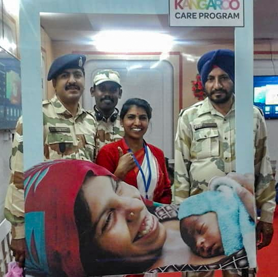 Community_Lab's tweet photo. Stationed for the protection of #Kumbh2019 attendees, #CRPF jawans were impressed by the impact of #KangarooCare &amp; swore to carry the message wherever they went as they believe that #KMC can save newborn lives across #India.
#KMCLounge @nhm_up @PrayagrajKumbh @uptourismgov https://t.co/PfN5rMkjeK