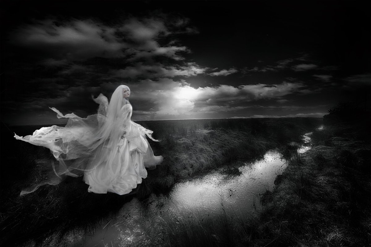 Morphinelipsjay's tweet photo. "Remember me tonight,of all nights" Photographer Jayne Richards #photography #photographers #model #dark #inkedmodels #retweet https://t.co/CSHE6kCzZk