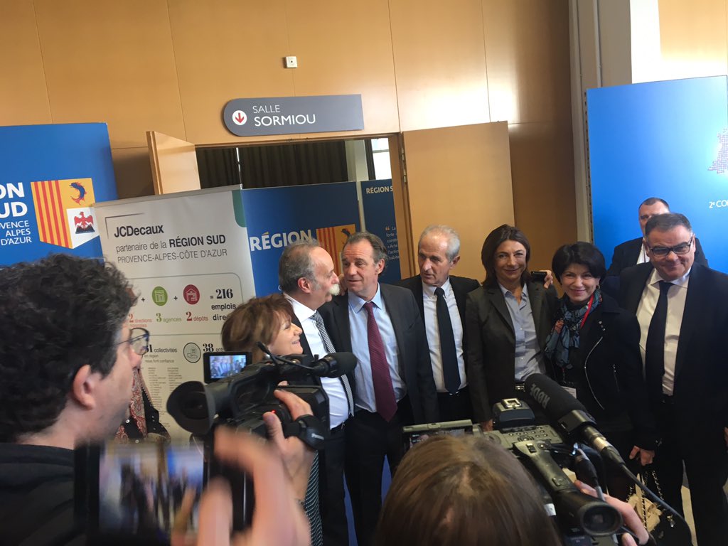 Axeau's tweet photo. Présent a la convention annuelle des maires #réduction des fuites #rfnd https://t.co/UGYyTUV4aG
