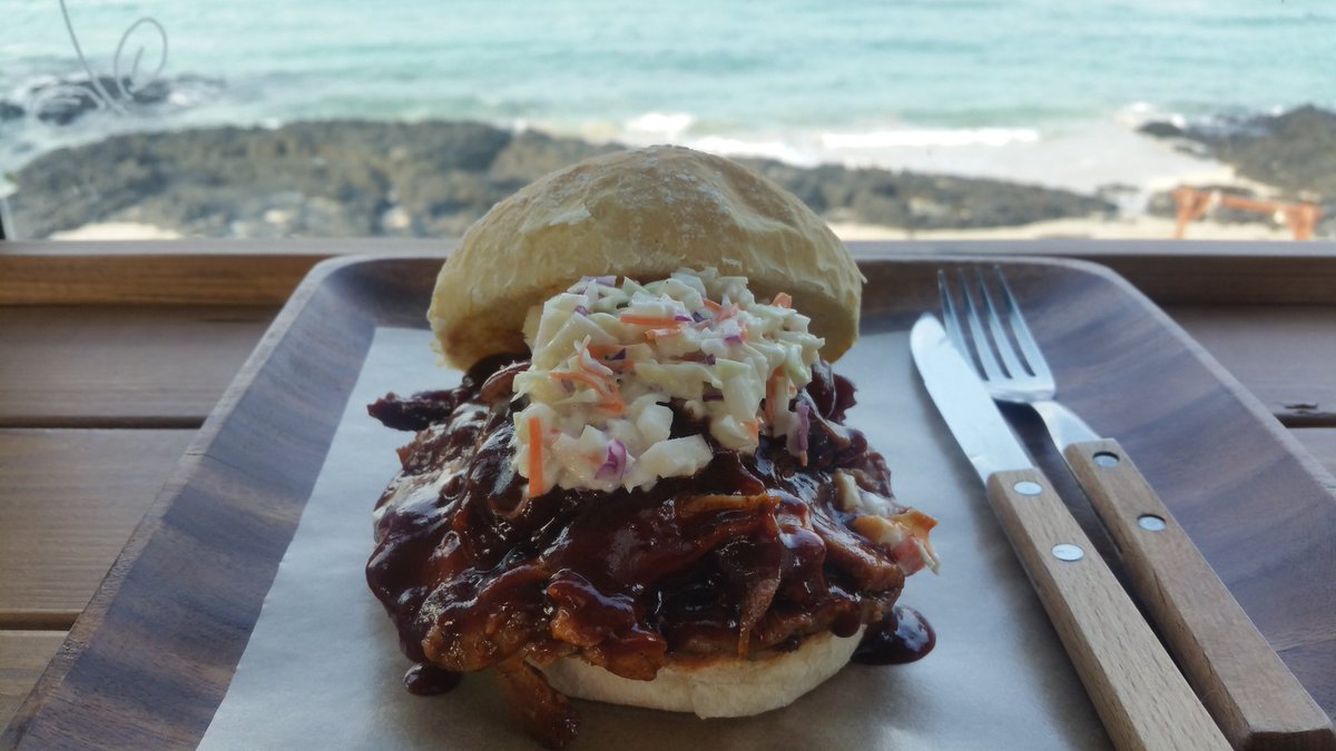 Invierno_al's tweet image. 돌아다니기 참 좋은 날이다. 그리고 이곳은 아름답다. 미국식 버거는 덤.