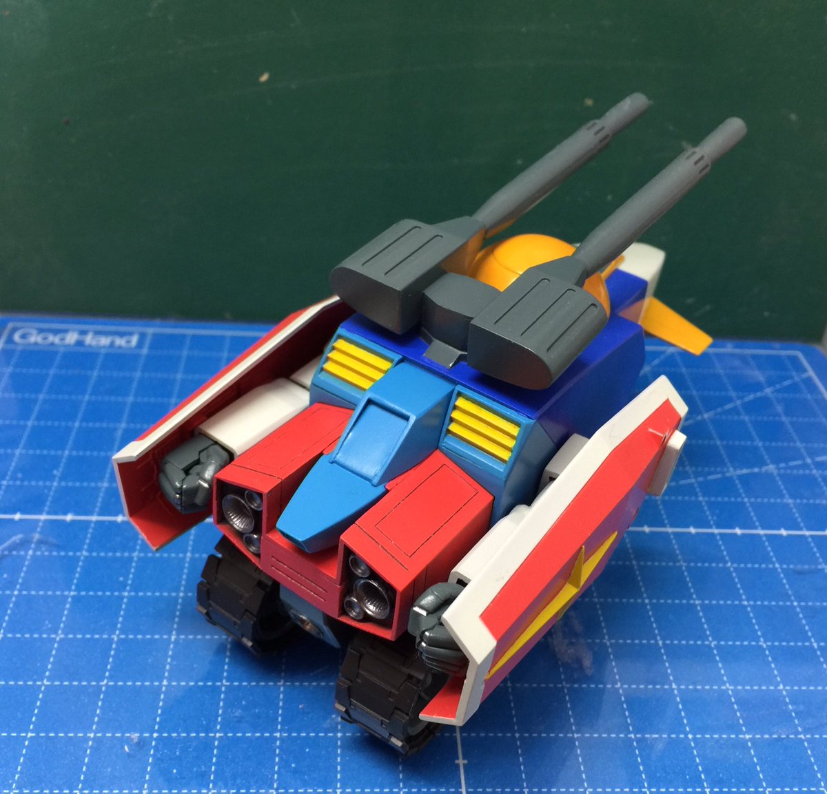 ケイン 劇中の説明だとgブルはガンダム側 Gブルイージーはgメカ側らしいです