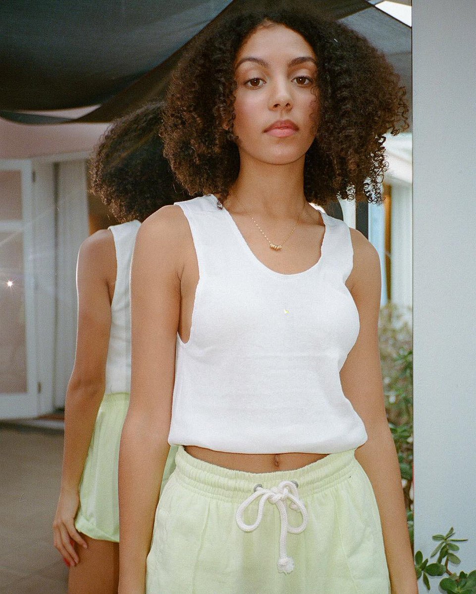 lazeypeach's tweet photo. Catch me on film for @BondsAus 💚 #bondspartner #bondsicons https://t.co/n2VD2YEDs0
