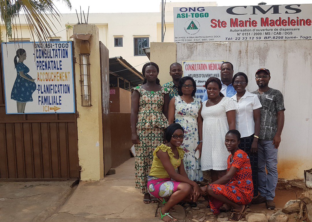 FongtoOfficiel's tweet photo. Une équipe des pairs coachs formés par FONGTO sur la gouvernance administrative et financière, en séance de coaching à l'ONG Afrique Solidarité Internationale -Togo (ASI-TOGO) en vue de l'efficacité des ONG auTogo.
#FONGTO2
#OSCafrique
#FONGTO
#Capacitybulding
#REPAOC
#FORUS https://t.co/1StKnmQZc1