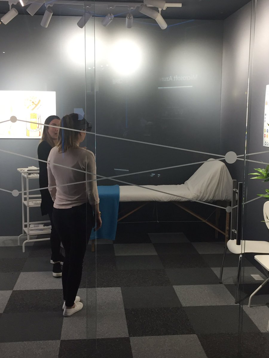 HoloLens 2 demo station at #MWC19. Is mixed reality starting to become a viable option for training HCPs? #pearson #Training #hololens2 #massivequeue <a href="/EnvisionPharma/">Envision Pharma Group</a> #MixedReality