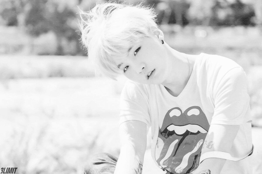 yoongi_bts39's tweet photo. *
*
*
                      «俺の初恋はお前だ»

*
*
*
#BTSで妄想  #btsで妄想 ユンギ https://t.co/2YUhlSQOhJ