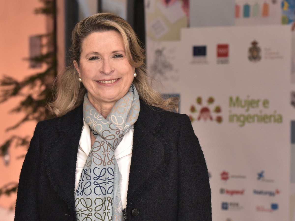 RAI_Ingenieria's tweet photo. La ingeniera Sara Gómez, directora del proyecto @Mujeringenieria de la #RealAcademiaIngeniería ha sido galardonada con uno de los Reconocimientos 8 de Marzo, concedidos por la @ComunidadMadrid con motivo de la conmemoración del  #DiaInternacionalDeLaMujer https://t.co/OSRPsWarUl