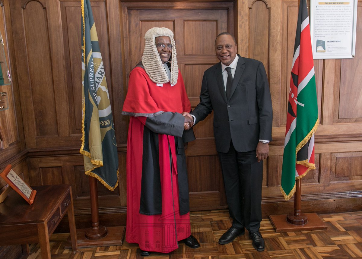 StateHouseKenya's tweet photo. The President asked the Judiciary to play its rightful role and enforce the rule of law consistently across board. He said Kenyans are crying out for action against those misappropriating public resources, protection from terrorists &amp; for justice to be done and be seen to be done https://t.co/8v97nbUsq9