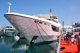 10ZoneUAE's tweet photo. #Superyatchs continue to increase in popularity and the #UAE is making a significant wave in becoming a world-class #maritime hub. https://t.co/jFoNzpTxmp https://t.co/cz9ugYYNeI