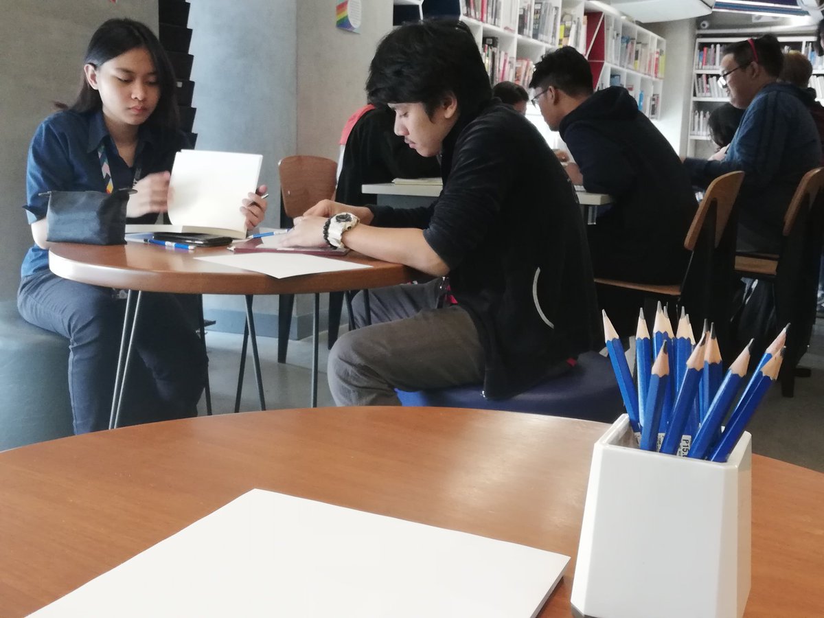 ciitphilippines's tweet image. Portraiture Workshop with CIIT student and Atelier member, Sebastian Santos, is about to start! We&apos;re so excited! Tweet your final output later and use our hashtags 👉 #AtelierOnPoint #CIITArtsWeek #Polaris