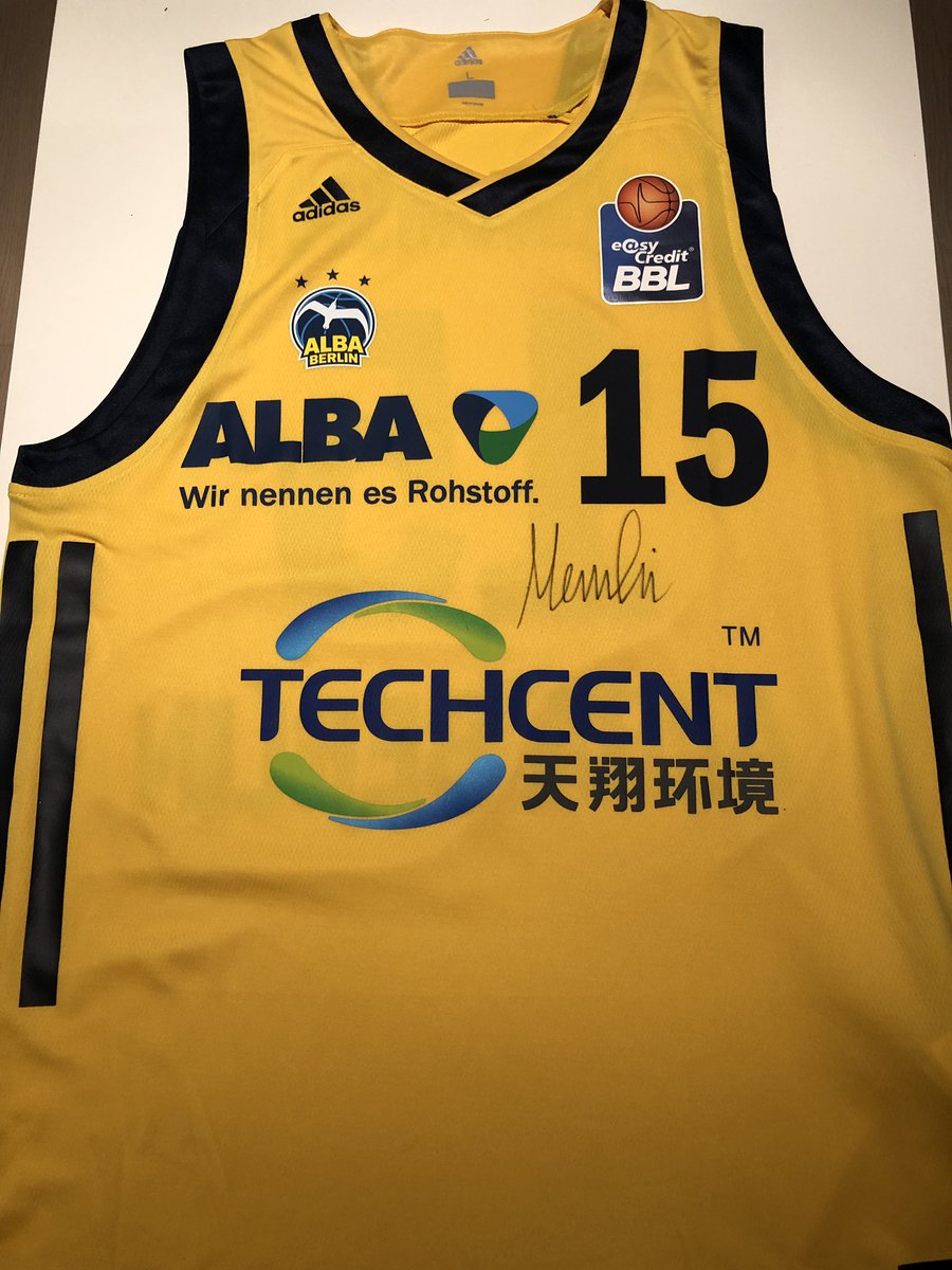 CharityshirtsIs's tweet photo. 👑 Athlete - @hermannsson15
⚽️ Shirt - @albaberlin
💸 Lottery Ticket - 1000kr ISK
❤️ All donations will go to: Parkinsonsamtökin (Parkinson Organization Iceland)
🕖 Lottery Draft : 19:00 11. March ! Monday
https://t.co/g7ElwwyEep
#korfubolti #dominos #albaberlin #krkarfa https://t.co/xKxw667mKh