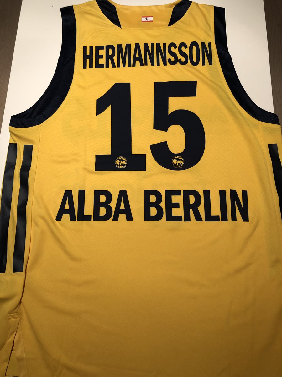 CharityshirtsIs's tweet photo. 👑 Athlete - @hermannsson15
⚽️ Shirt - @albaberlin
💸 Lottery Ticket - 1000kr ISK
❤️ All donations will go to: Parkinsonsamtökin (Parkinson Organization Iceland)
🕖 Lottery Draft : 19:00 11. March ! Monday
https://t.co/g7ElwwyEep
#korfubolti #dominos #albaberlin #krkarfa https://t.co/xKxw667mKh