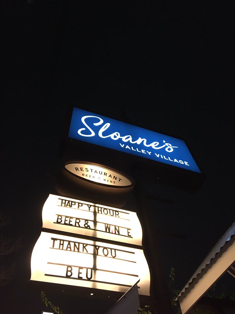 JordanAVBC's tweet image. Burger pairings tonight at Sloane’s Valley Village! @b_e_u named it LA’s best burger 2018!