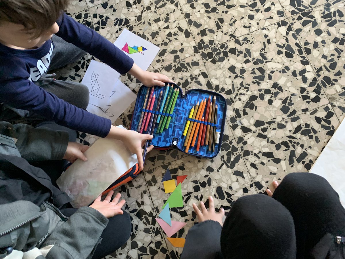 elisetta1979's tweet photo. Progetto continuità - I bambini della scuola d’infanzia Dante hanno partecipato al laboratorio matematico sul tangram ed hanno donato agli amici di classe prima uno splendido memory sulle forme. @IC_via_Dante https://t.co/VxAETi3KMe