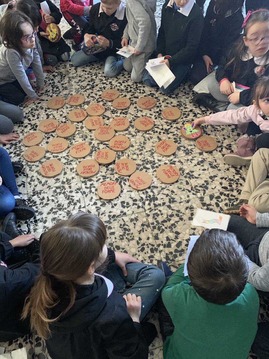 elisetta1979's tweet photo. Progetto continuità - I bambini della scuola d’infanzia Dante hanno partecipato al laboratorio matematico sul tangram ed hanno donato agli amici di classe prima uno splendido memory sulle forme. @IC_via_Dante https://t.co/VxAETi3KMe