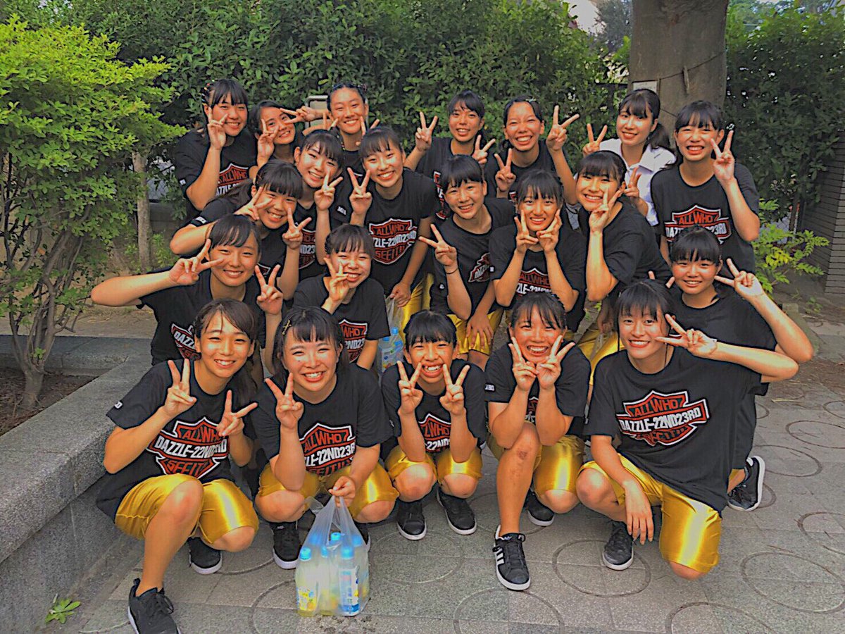 sdc23rd's tweet photo. 松陽高校ダンス部です💃
松陽高校に合格したみなさん合格おめでとうございます👏
いつも明るく楽しく本当に仲良く活動していますっ
少しでも興味のある方、未経験者の方、誰でも待ってます😻💞
#春から松陽 #松陽高校 #県立松陽高校 #受験 #おつかれ https://t.co/0DNe87Q7qp