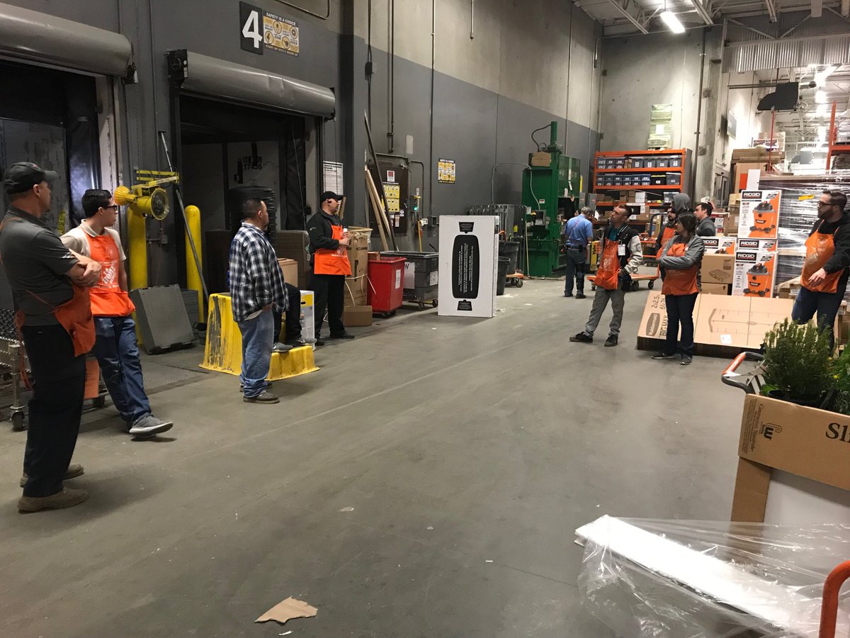 10PauloHD's tweet photo. APS Scott Nelson sharing knowledge with night crew for AP sprint 2 . https://t.co/fmkKmMJe8f