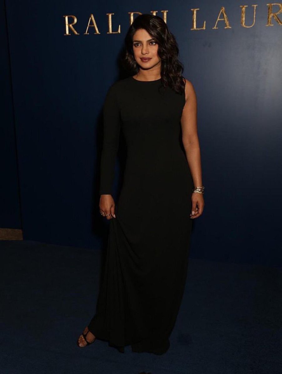 Club_PeeCee's tweet photo. @priyankachopra for @RalphLauren in Delhi 🌸 https://t.co/BpOUyffsuO