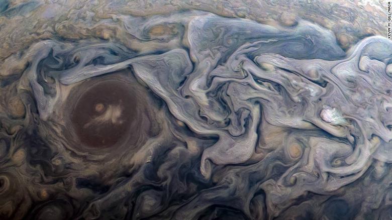 Shi4Tech's tweet image. New photos from #Jupiter look like a van Gogh painting cnn.it/2U5KYJU h/t @cherylf4