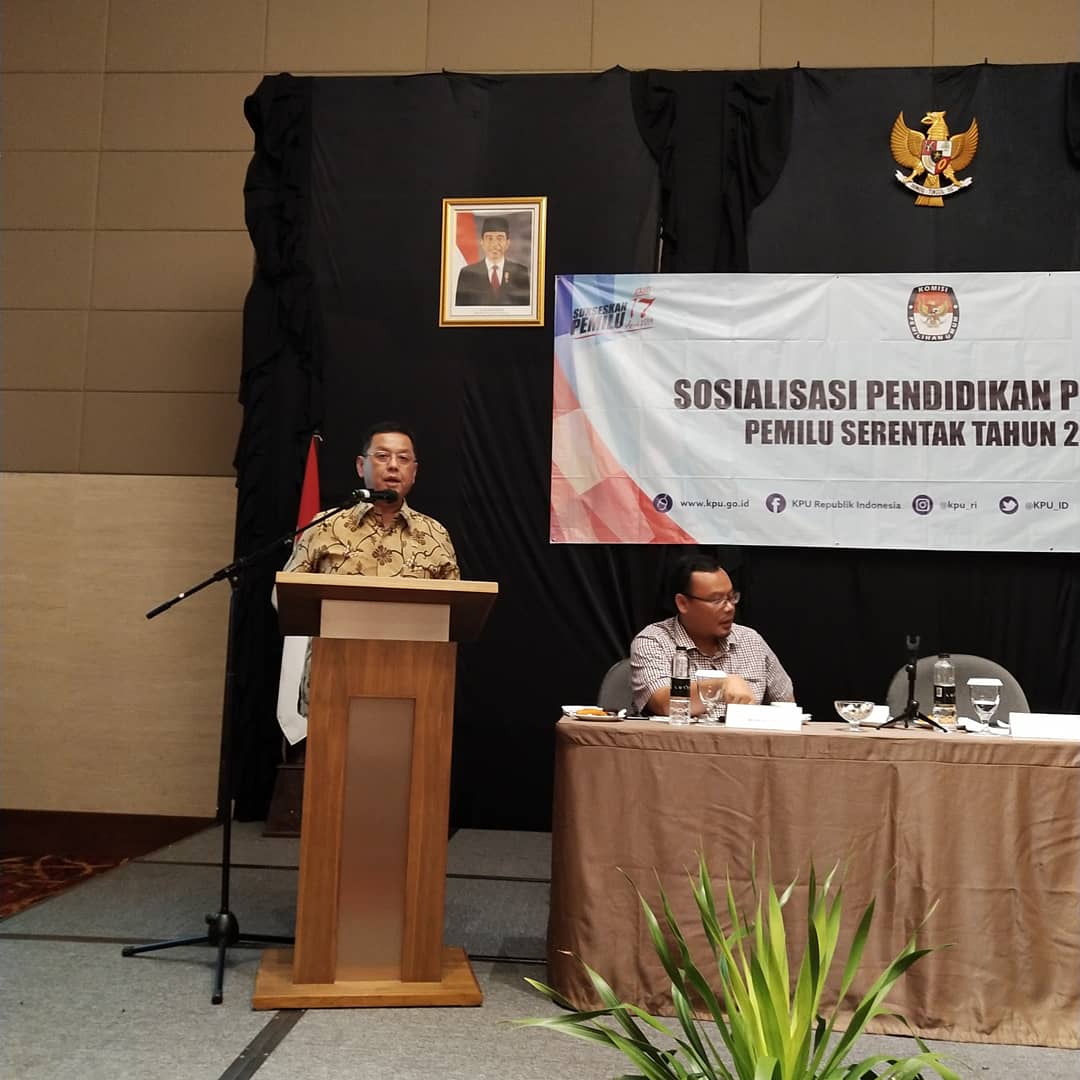 SudiroAsno's tweet photo. Menjadi pembicara pada kegiatan sosialisasi  pendidikan politik dengan KPU di hotel luxton Cirebon... https://t.co/lS5EUSGGXH
