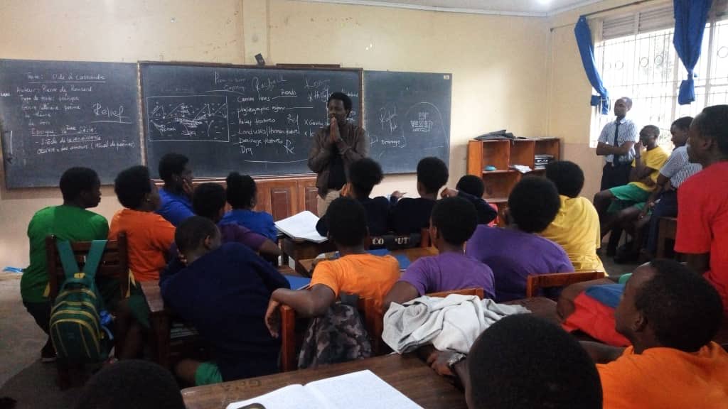 GHOSAUG's tweet photo. GHOSA member and former Head Prefect Kirenga Ian speaking to Senior Six candidates this morning.
.
.
.
.
.
.
.
.
#Ghosa #MotivationThursday #GreenhillAcademy https://t.co/uyBgCsXORP