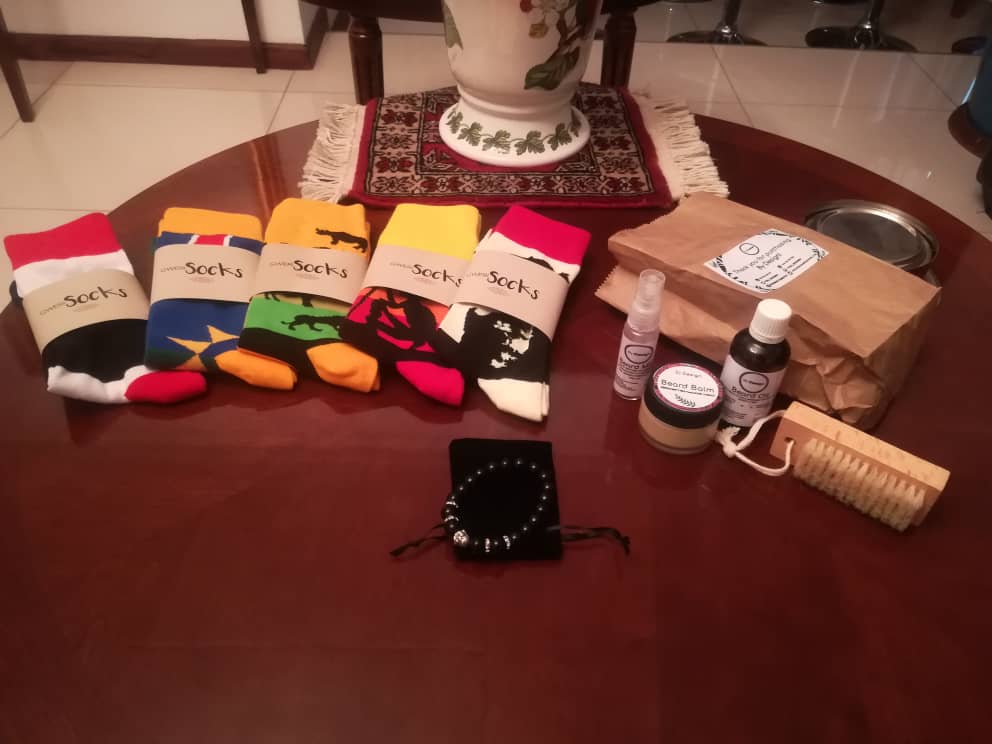 ItsAll_ByDesign's tweet photo. A gift | clients are so creative and we love it when we are paired with other local brands ๐๐๐ผ๐๐ฝ๐๐พ๐๐ฟ
#beard #beardgang #beardoil #beardbalm #beardmist #beardproducts #beardsbyyourdesign #Namibian #local #beardedmen #beardedlifestyle #beardedkings #ByDesignCosmetics https://t.co/CyIJwyVT6S